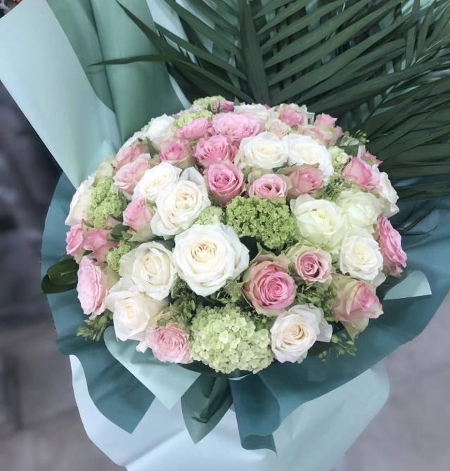 Roses and hydrangea in one bouquet | ծաղիկներ, ծաղկեպսակներ, բույսեր - առաքում Երևան