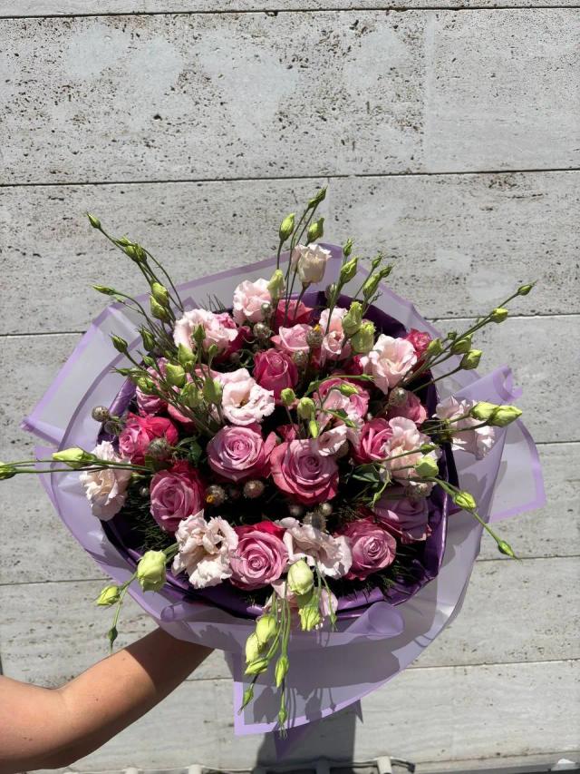 Bouquet with roses and lisianthus | ծաղիկներ, ծաղկեպսակներ, բույսեր - առաքում Երևան