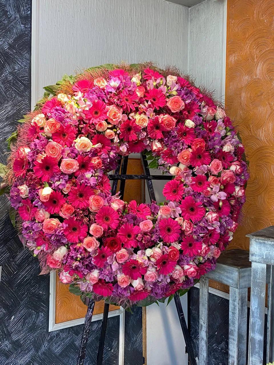 Wreath with roses, gerberas and alstroemerias | ծաղիկներ, ծաղկեպսակներ, բույսեր Երևան