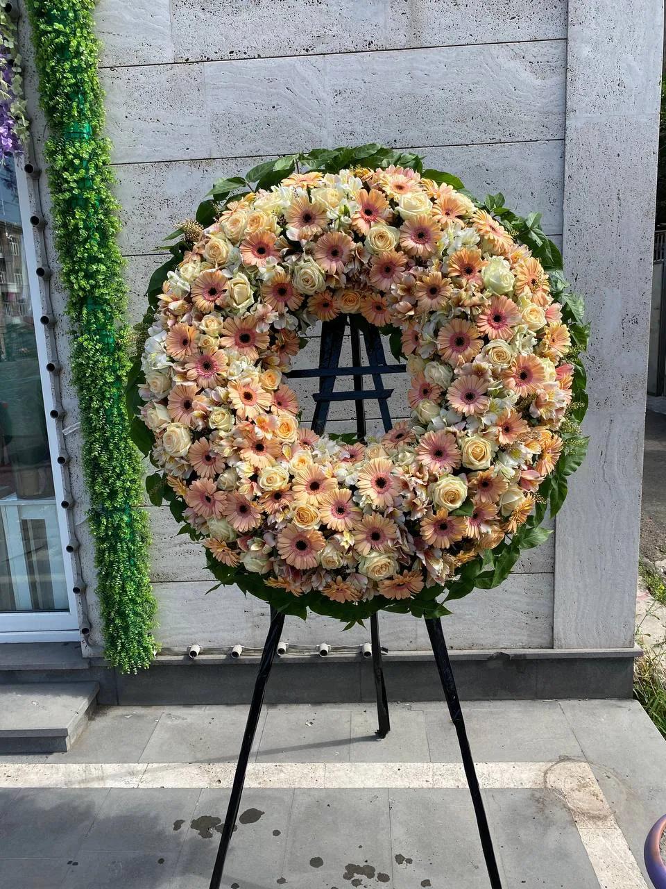 Wreath with roses, gerberas and alstroemeria | ծաղիկներ, ծաղկեպսակներ, բույսեր Երևան