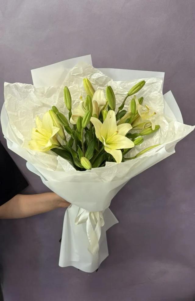 A bunch of Lilies | ծաղիկներ, ծաղկեպսակներ, բույսեր - առաքում Երևան