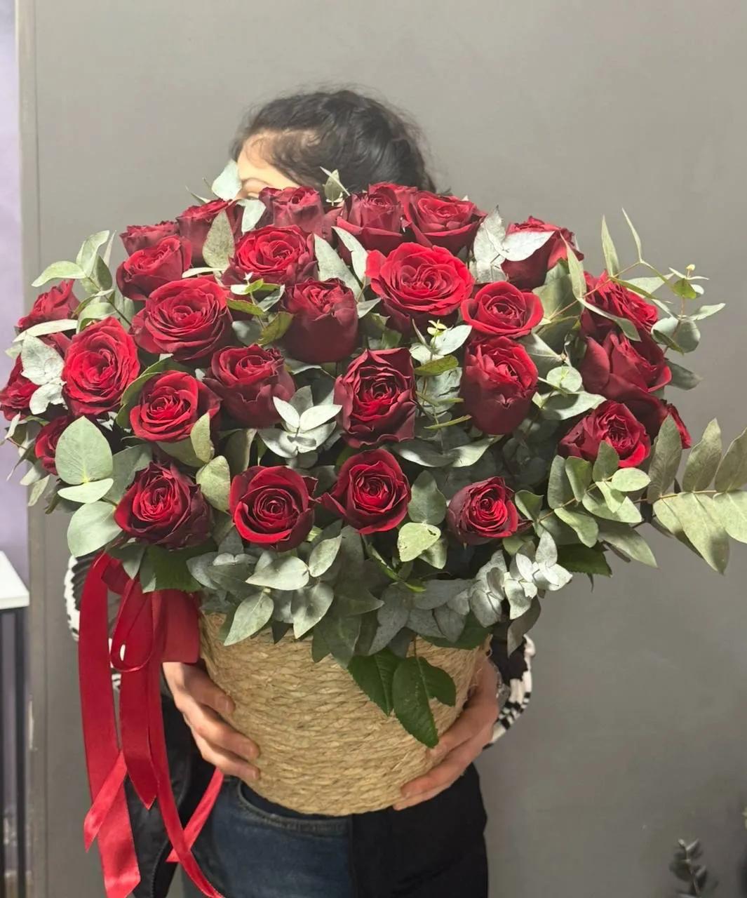 Luxurious roses in a basket | ծաղիկներ, ծաղկեպսակներ, բույսեր Երևան