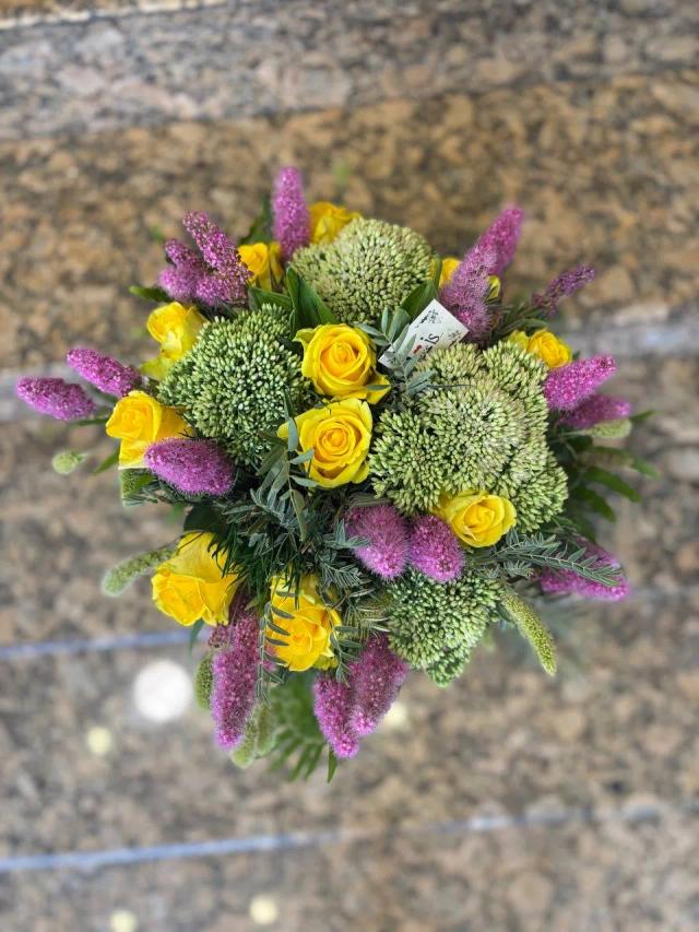 Creative bouquet of roses and chrysanthemums | ծաղիկներ, ծաղկեպսակներ, բույսեր - առաքում Երևան