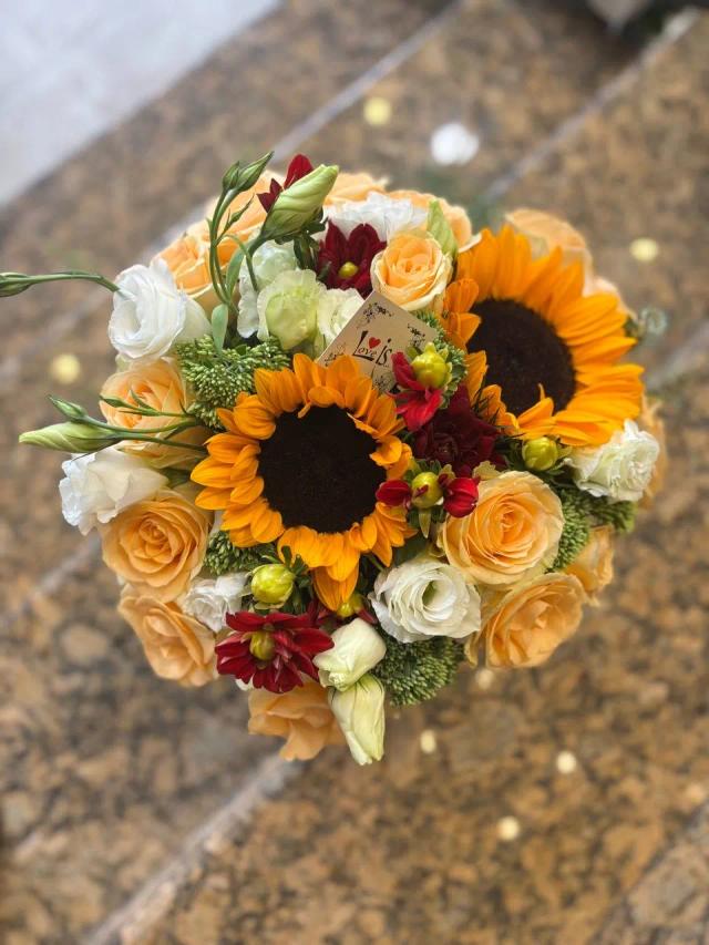 Bunch of sunflowers, roses and lisianthus | ծաղիկներ, ծաղկեպսակներ, բույսեր - առաքում Երևան