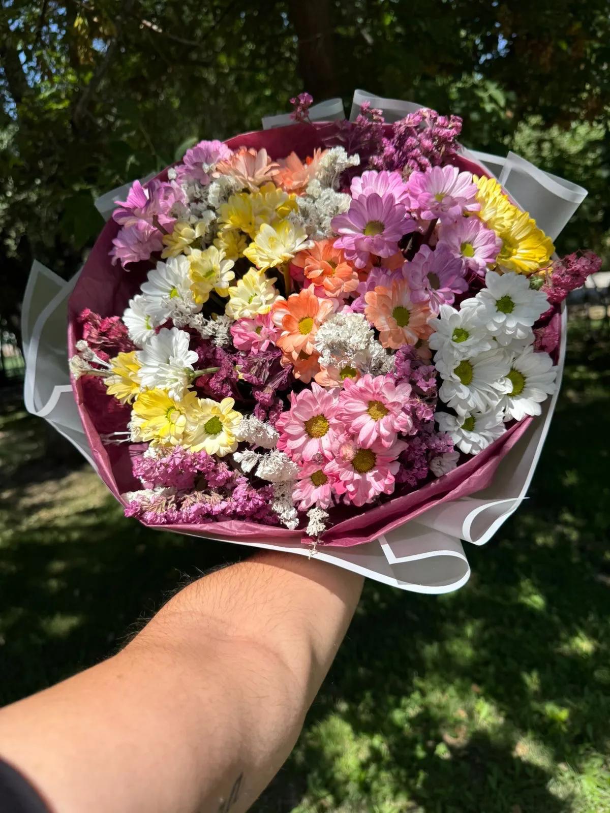 A bouquet of chrysanthemums | ծաղիկներ, ծաղկեպսակներ, բույսեր - առաքում Երևան