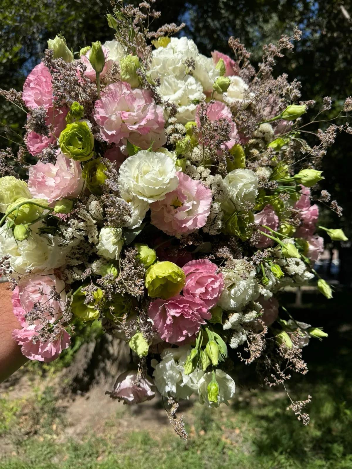 Bunch of colorful lisianthus | ծաղիկներ, ծաղկեպսակներ, բույսեր Երևան