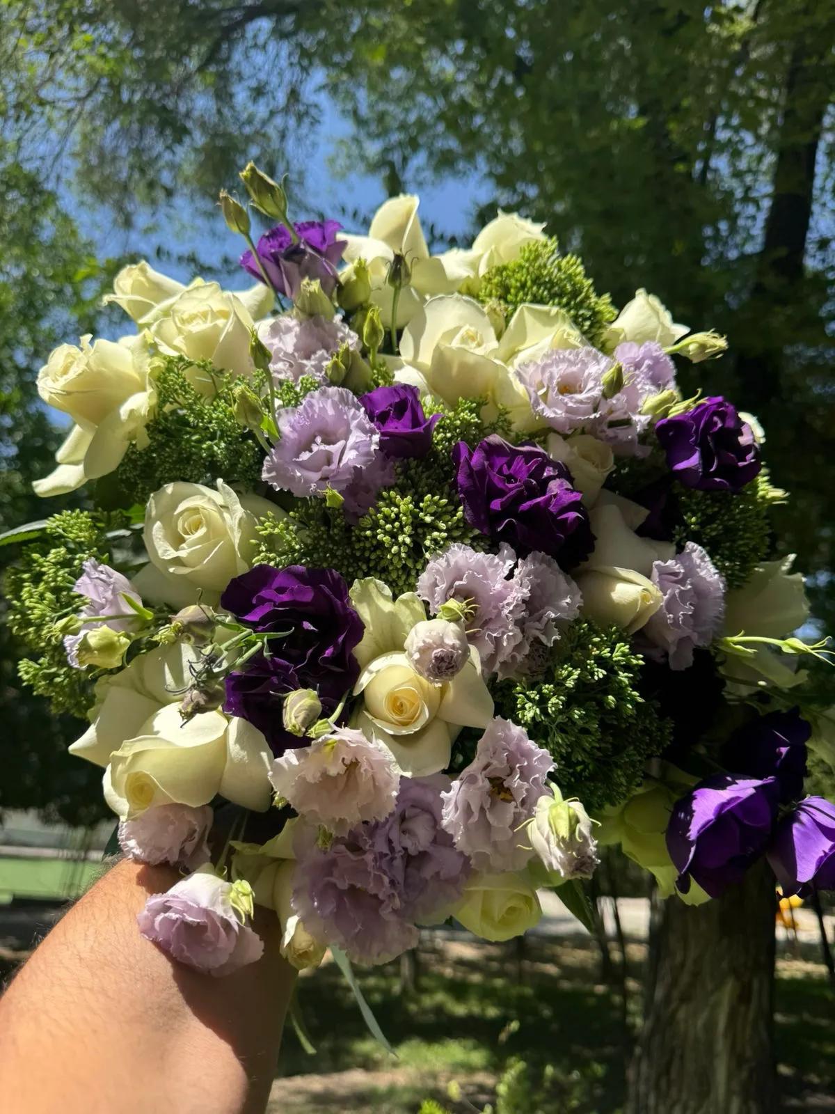Lisianthus and roses | ծաղիկներ, ծաղկեպսակներ, բույսեր Երևան