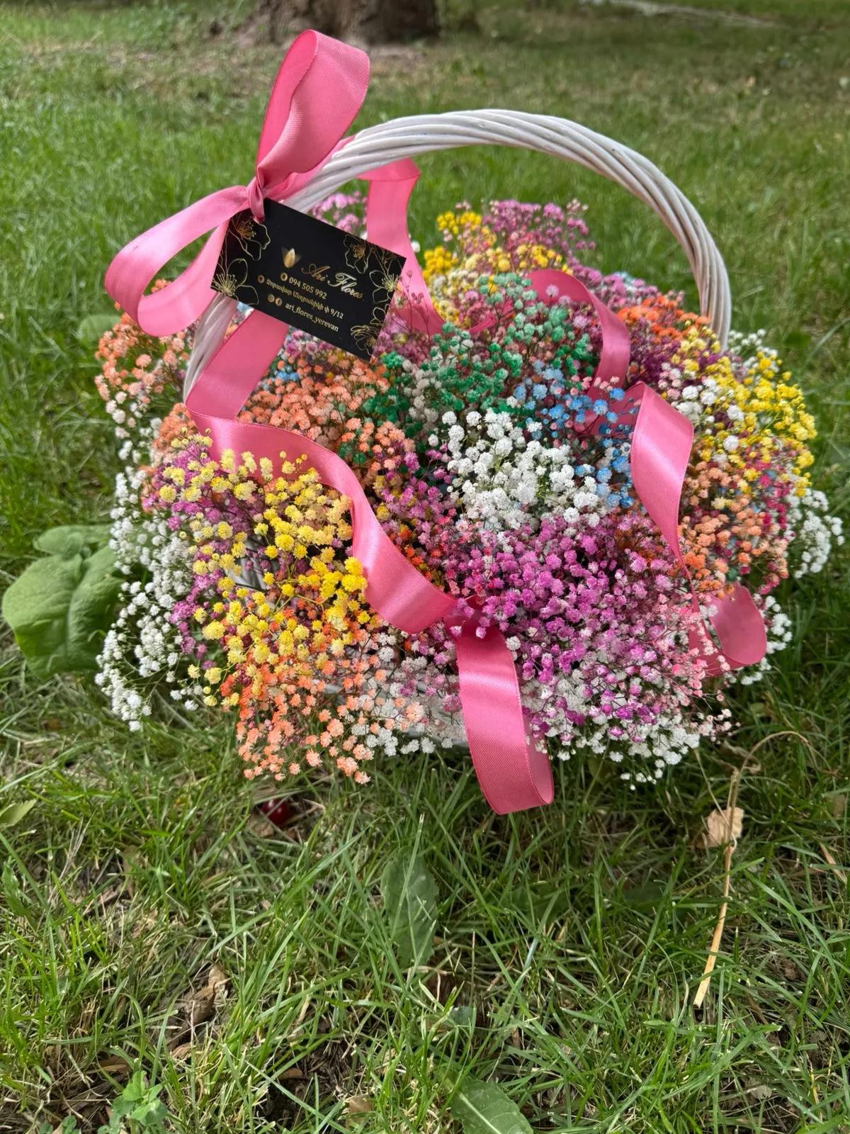 Colorful gypsophila in a basket | ծաղիկներ, ծաղկեպսակներ, բույսեր Երևան