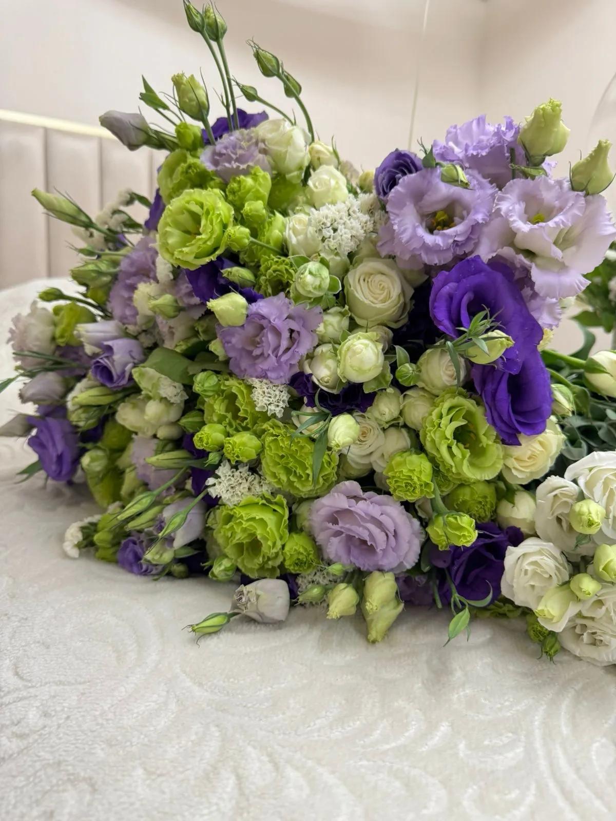 A bouquet of lisianthus and roses | ծաղիկներ, ծաղկեպսակներ, բույսեր Երևան