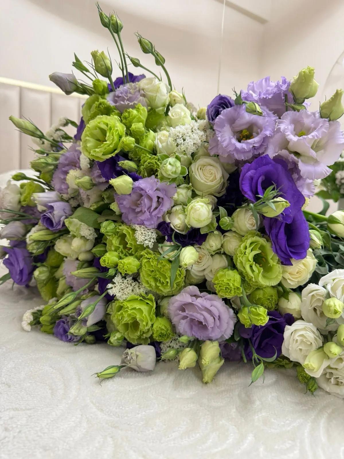 A bouquet of lisianthus and roses | ծաղիկներ, ծաղկեպսակներ, բույսեր Երևան