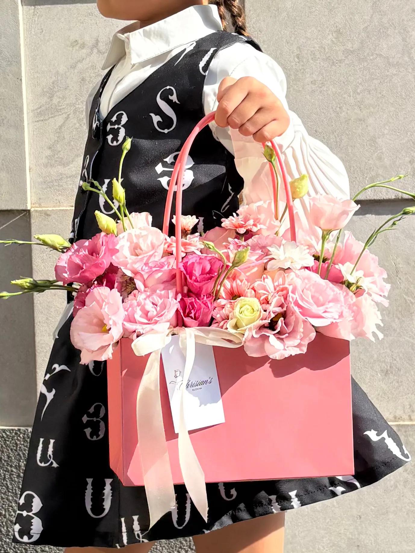 Delicate flowers in a box | ծաղիկներ, ծաղկեպսակներ, բույսեր Երևան