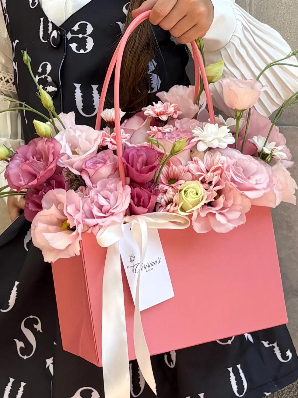 Delicate flowers in a box | ծաղիկներ, ծաղկեպսակներ, բույսեր Երևան