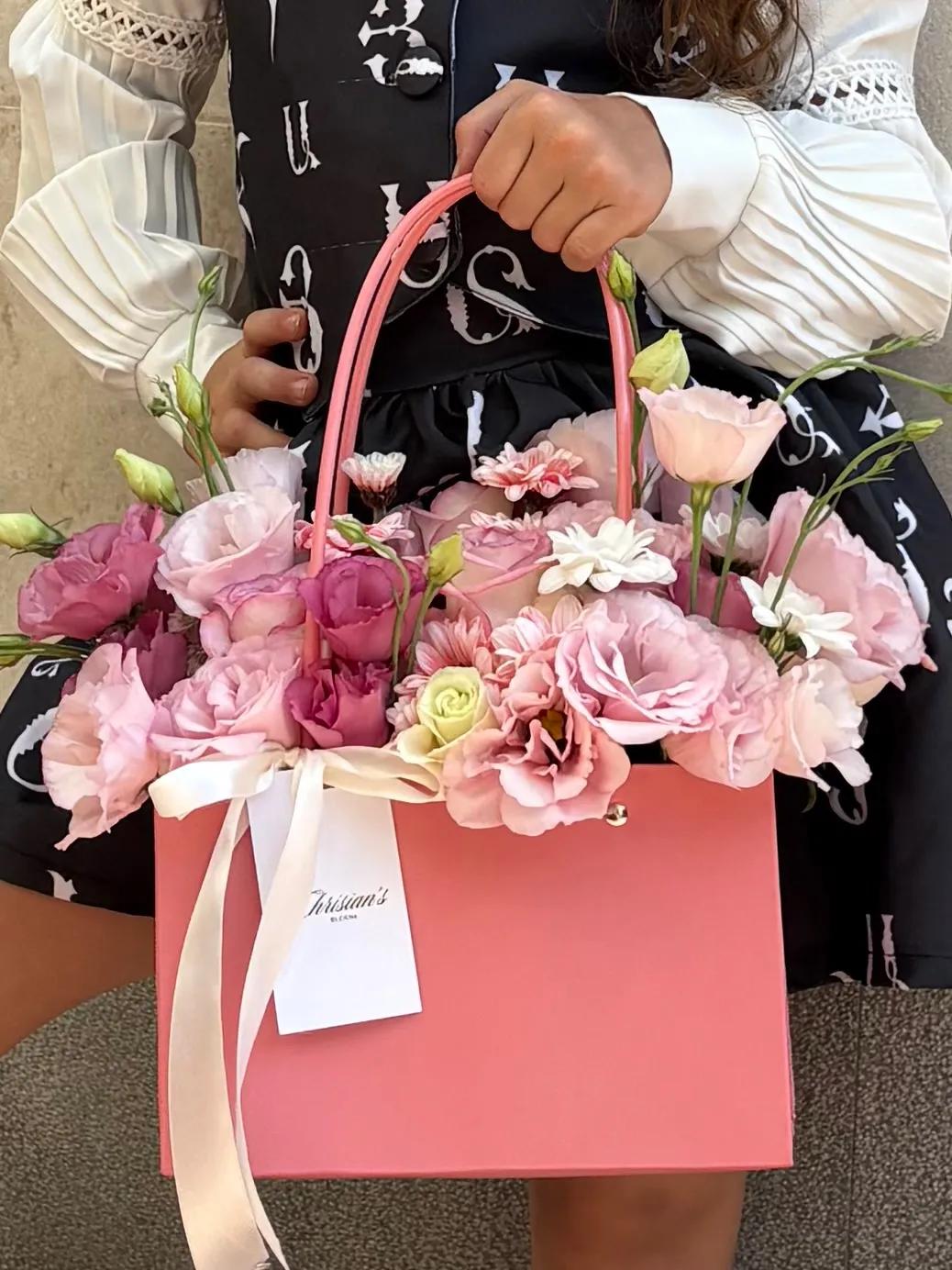 Delicate flowers in a box | ծաղիկներ, ծաղկեպսակներ, բույսեր Երևան