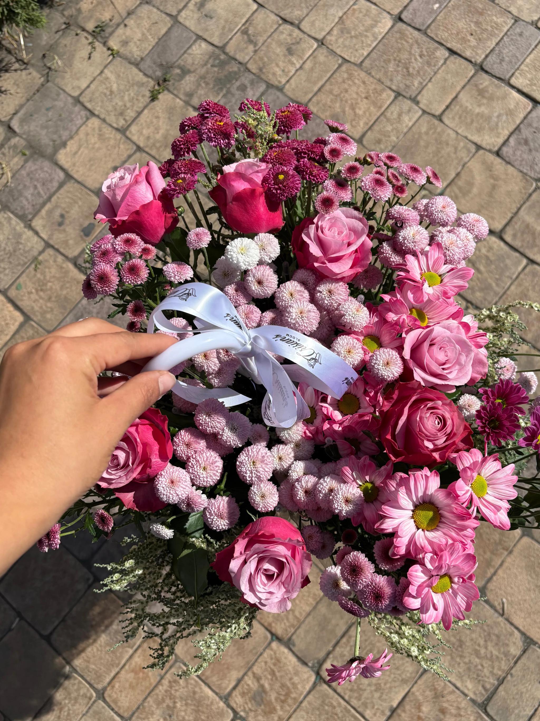 Flowers in a raincoat | ծաղիկներ, ծաղկեպսակներ, բույսեր Երևան