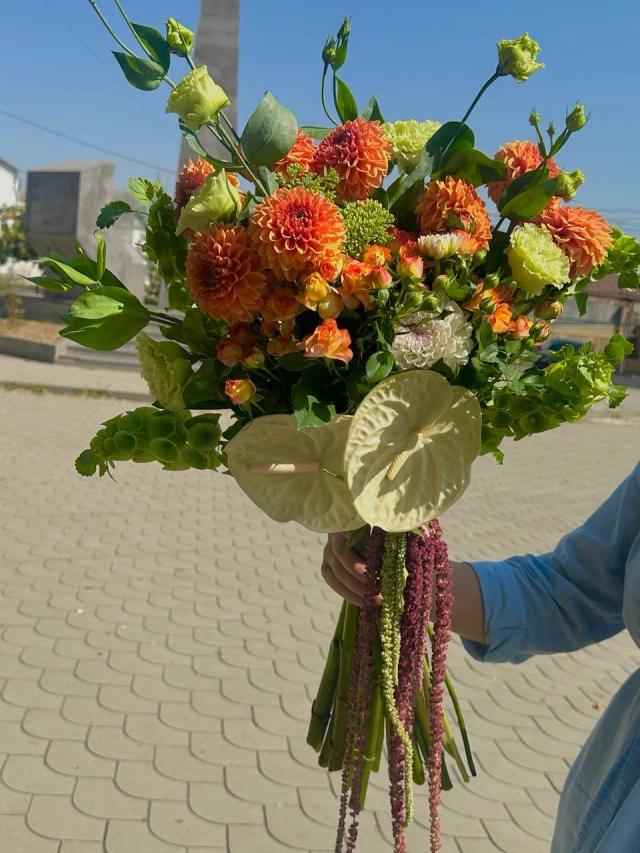 A bright bunch | ծաղիկներ, ծաղկեպսակներ, բույսեր - առաքում Երևան
