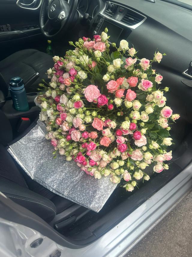 A bouquet of 101-piece bunched roses | ծաղիկներ, ծաղկեպսակներ, բույսեր - առաքում Երևան
