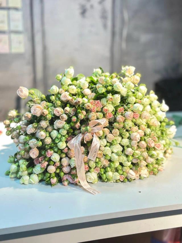 Luxurious bouquet of roses | ծաղիկներ, ծաղկեպսակներ, բույսեր - առաքում Երևան