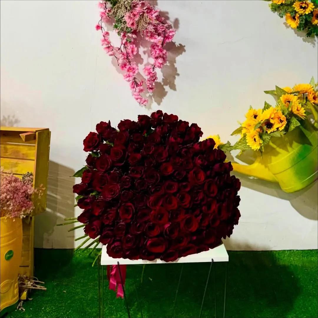 A gorgeous bouquet of Bordeaux roses | ծաղիկներ, ծաղկեպսակներ, բույսեր Երևան