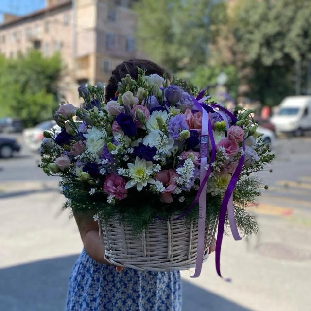 Цветочный микс в корзине | ծաղիկներ, ծաղկեպսակներ, բույսեր - առաքում Երևան
