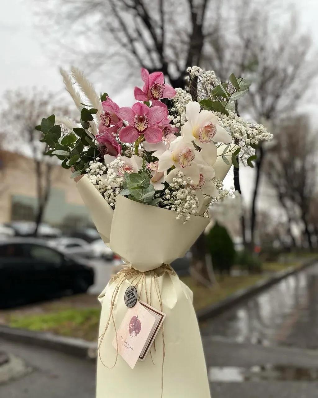 Օրխիդեաների նրբագեղ փունջ | ծաղիկներ, ծաղկեպսակներ, բույսեր Երևան