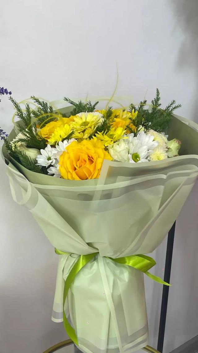 A bouquet of roses and chrysanthemums | ծաղիկներ, ծաղկեպսակներ, բույսեր - առաքում Երևան