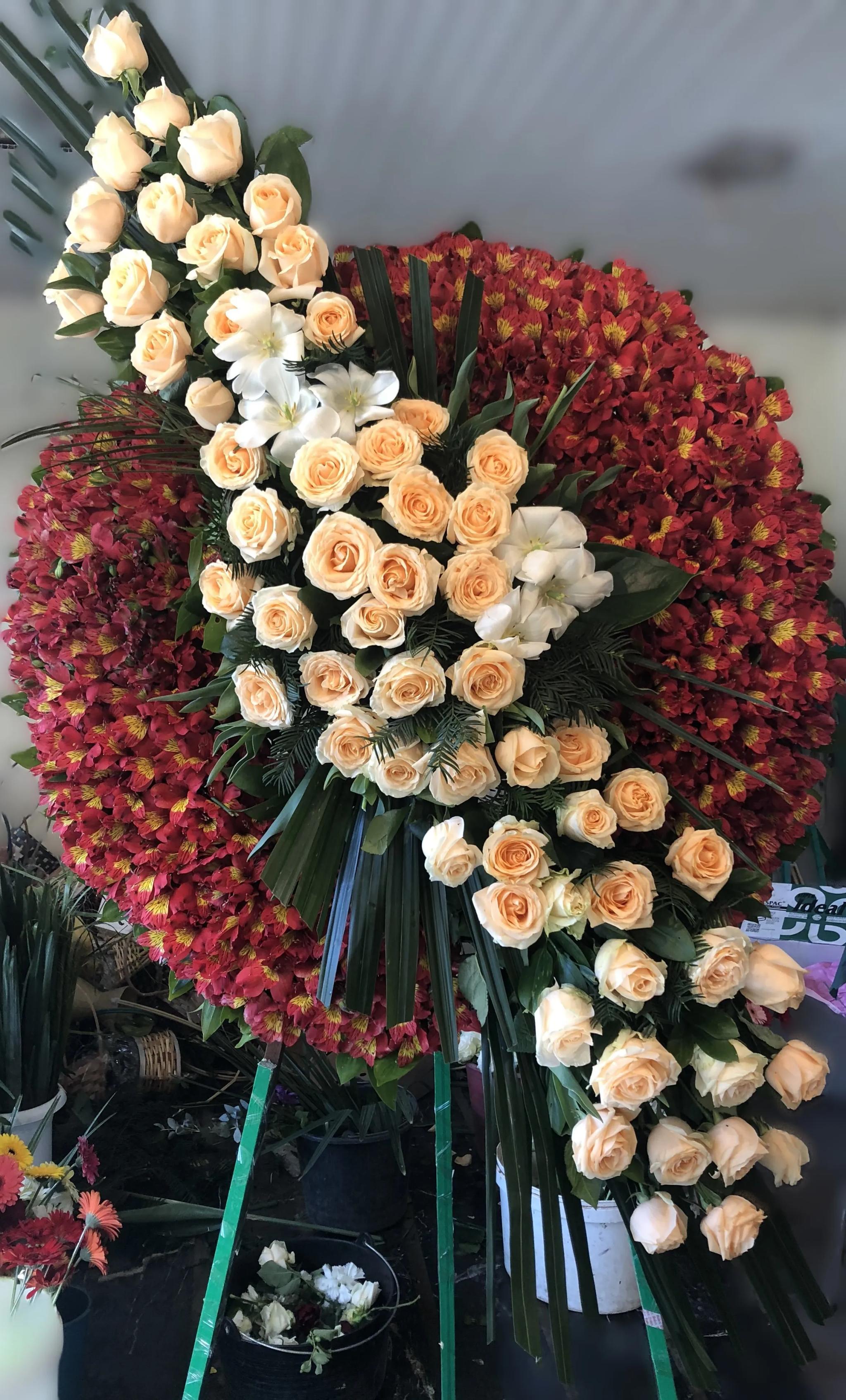 A gorgeous wreath of alstroemerias | ծաղիկներ, ծաղկեպսակներ, բույսեր Երևան A gorgeous wreath of alstroemerias | ծաղիկներ, ծաղկեպսակներ, բույսեր Երևան