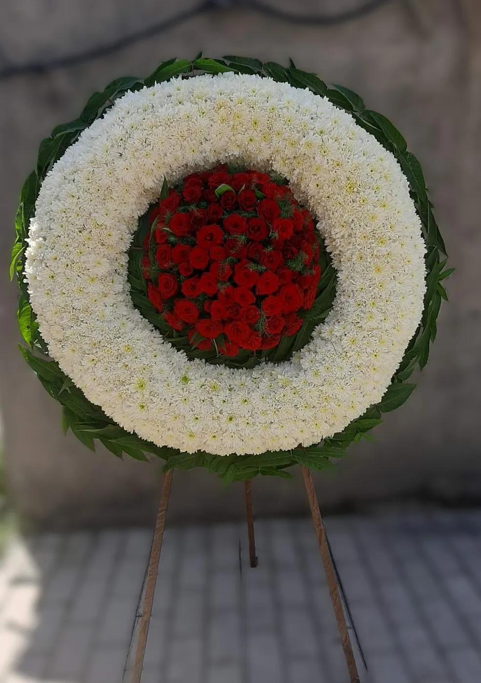 Wreath with White Chrysanthemums | ծաղիկներ, ծաղկեպսակներ, բույսեր Երևան Wreath with White Chrysanthemums | ծաղիկներ, ծաղկեպսակներ, բույսեր Երևան