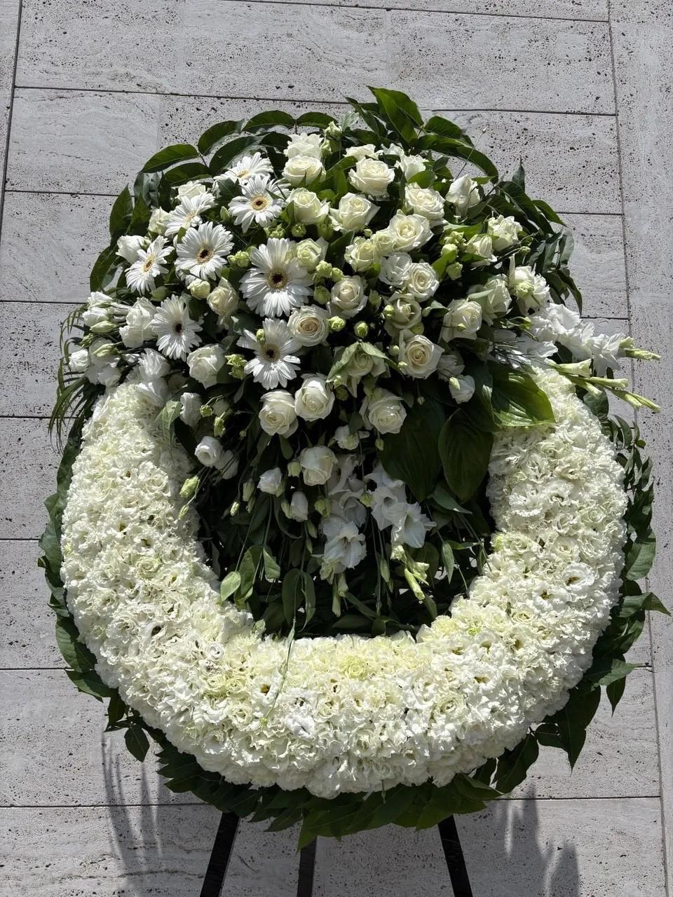 Wreath - White Luxurious Circular Arrangement | ծաղիկներ, ծաղկեպսակներ, բույսեր Երևան Wreath - White Luxurious Circular Arrangement | ծաղիկներ, ծաղկեպսակներ, բույսեր Երևան