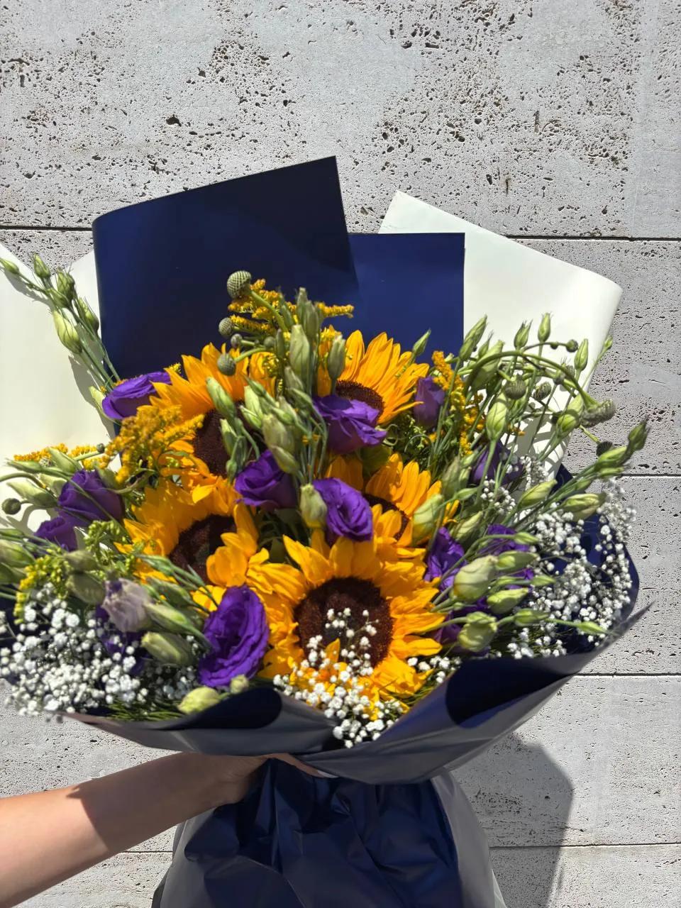 A bunch of sunflowers | ծաղիկներ, ծաղկեպսակներ, բույսեր Երևան A bunch of sunflowers | ծաղիկներ, ծաղկեպսակներ, բույսեր Երևան