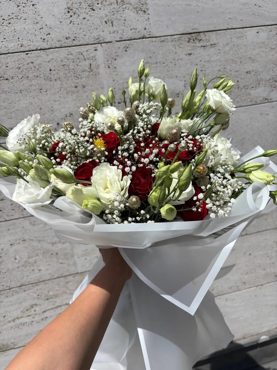 Bouquet with roses and lisianthus | ծաղիկներ, ծաղկեպսակներ, բույսեր Երևան Bouquet with roses and lisianthus | ծաղիկներ, ծաղկեպսակներ, բույսեր Երևան