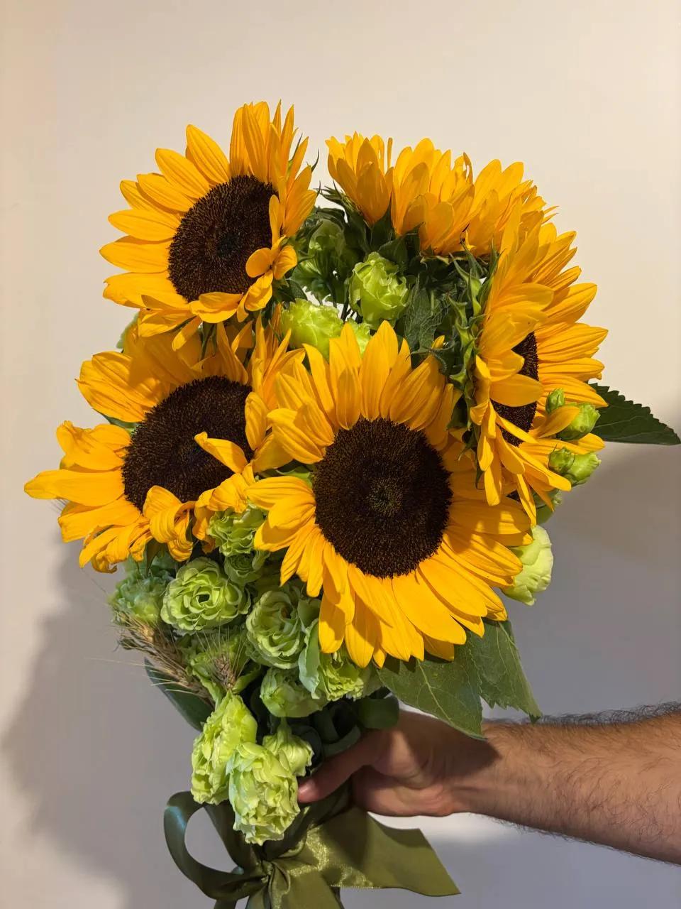 A bunch of sunflowers | ծաղիկներ, ծաղկեպսակներ, բույսեր Երևան A bunch of sunflowers | ծաղիկներ, ծաղկեպսակներ, բույսեր Երևան
