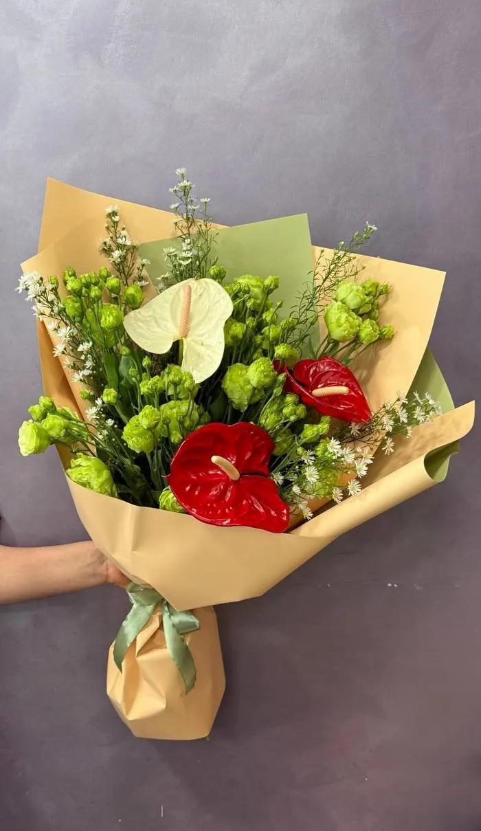 Lisianthus and anthurium in one bunch | ծաղիկներ, ծաղկեպսակներ, բույսեր Երևան Lisianthus and anthurium in one bunch | ծաղիկներ, ծաղկեպսակներ, բույսեր Երևան