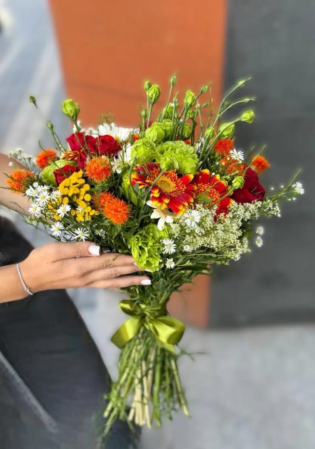 A colorful bunch | ծաղիկներ, ծաղկեպսակներ, բույսեր - առաքում Երևան A colorful bunch | ծաղիկներ, ծաղկեպսակներ, բույսեր - առաքում Երևան