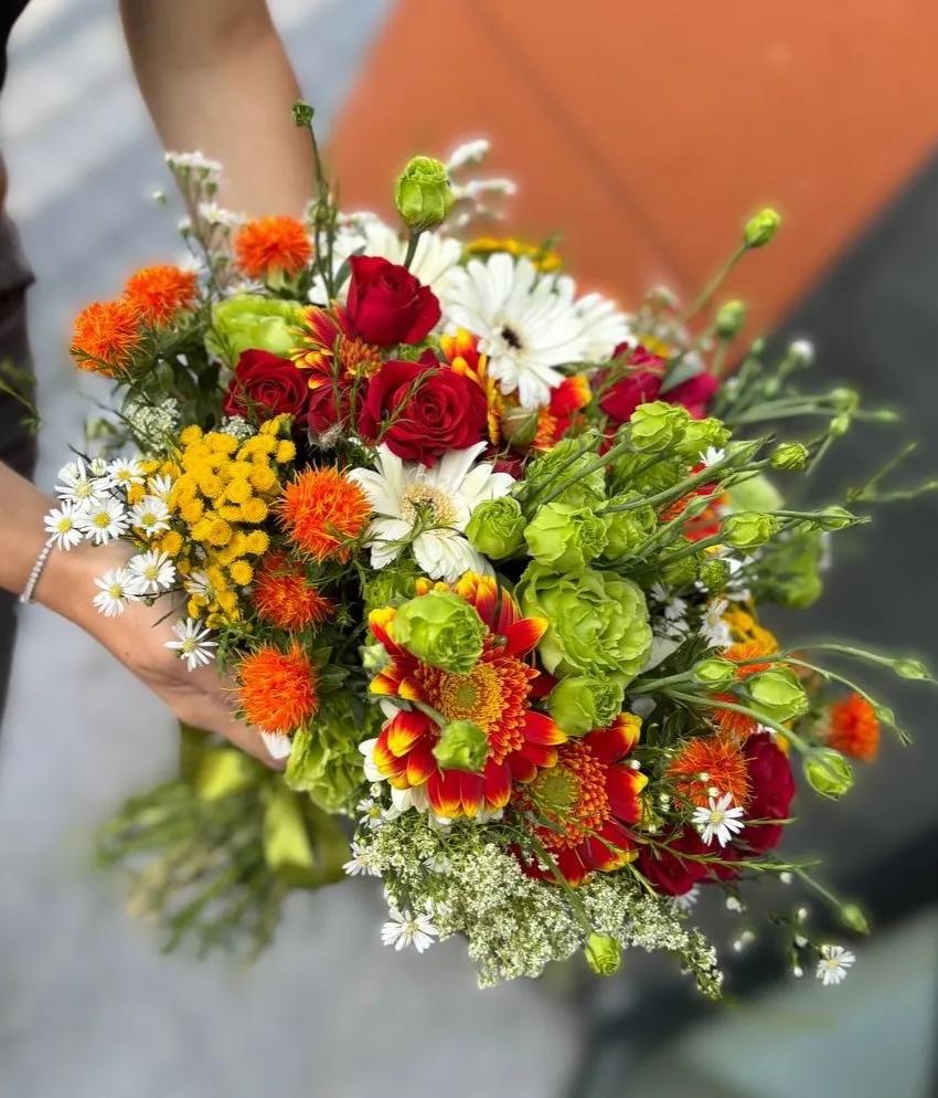 A colorful bunch | ծաղիկներ, ծաղկեպսակներ, բույսեր Երևան A colorful bunch | ծաղիկներ, ծաղկեպսակներ, բույսեր Երևան