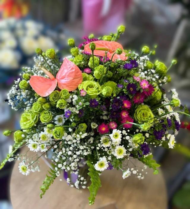 A bunch of lisianthus and wildflowers | ծաղիկներ, ծաղկեպսակներ, բույսեր - առաքում Երևան A bunch of lisianthus and wildflowers | ծաղիկներ, ծաղկեպսակներ, բույսեր - առաքում Երևան