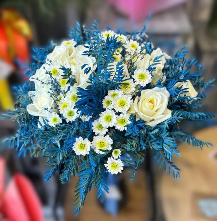Chrysanthemum and roses in one bouquet | ծաղիկներ, ծաղկեպսակներ, բույսեր Երևան Chrysanthemum and roses in one bouquet | ծաղիկներ, ծաղկեպսակներ, բույսեր Երևան