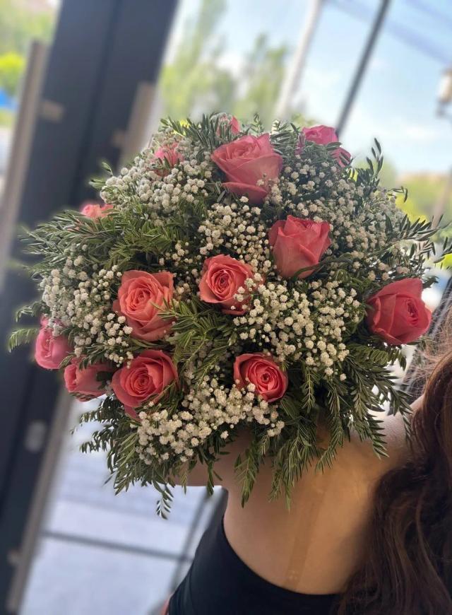 Gypsophilia and roses in one bouquet | ծաղիկներ, ծաղկեպսակներ, բույսեր - առաքում Երևան Gypsophilia and roses in one bouquet | ծաղիկներ, ծաղկեպսակներ, բույսեր - առաքում Երևան