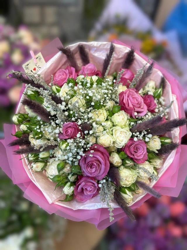 Bunch of pink and purple roses | ծաղիկներ, ծաղկեպսակներ, բույսեր - առաքում Երևան Bunch of pink and purple roses | ծաղիկներ, ծաղկեպսակներ, բույսեր - առաքում Երևան