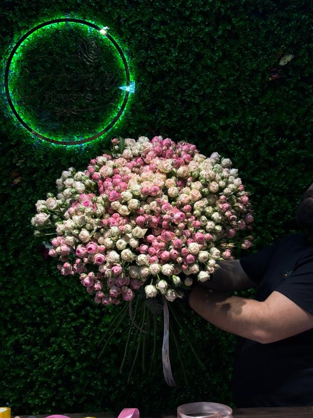 A mix of peonies and bunch roses | ծաղիկներ, ծաղկեպսակներ, բույսեր - առաքում Երևան A mix of peonies and bunch roses | ծաղիկներ, ծաղկեպսակներ, բույսեր - առաքում Երևան