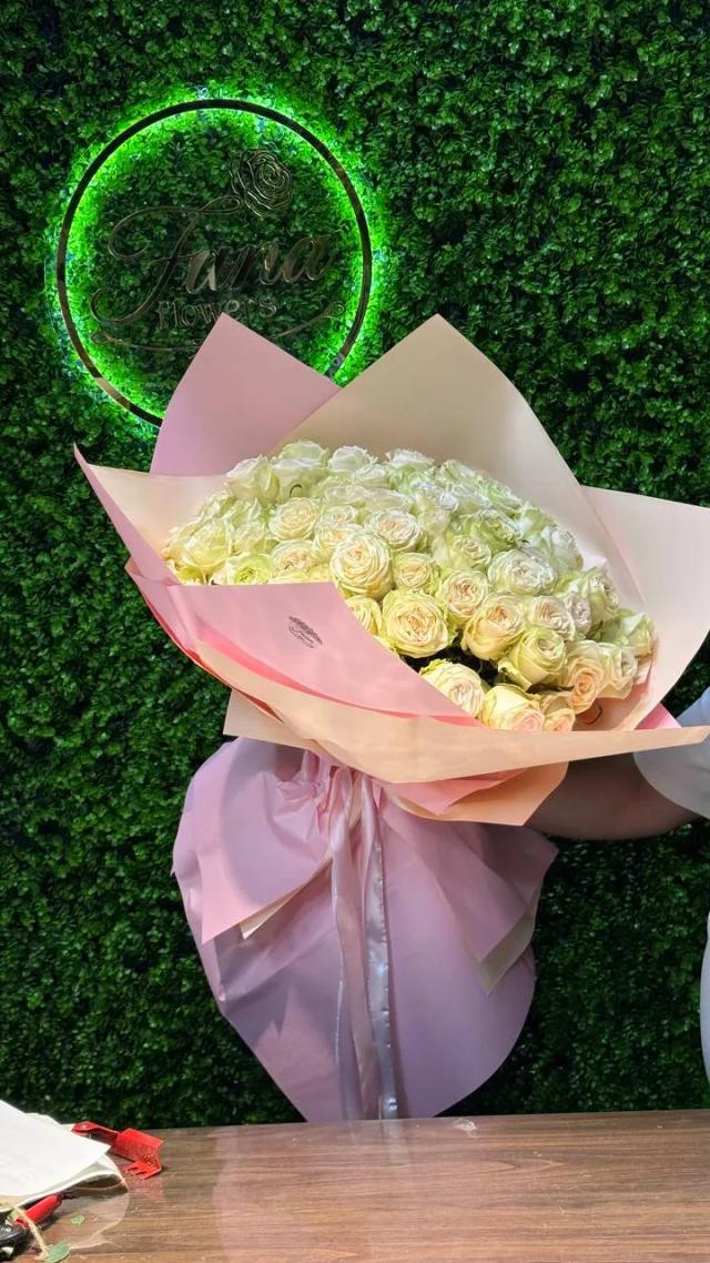 A bunch of white roses | ծաղիկներ, ծաղկեպսակներ, բույսեր - առաքում Երևան A bunch of white roses | ծաղիկներ, ծաղկեպսակներ, բույսեր - առաքում Երևան